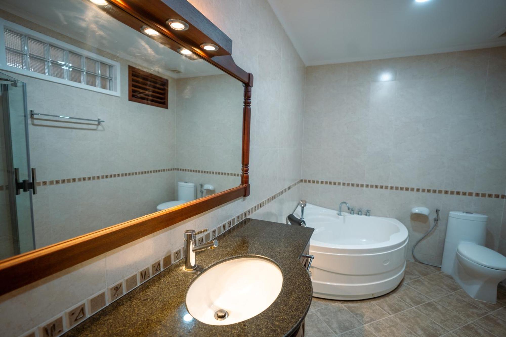 Hamptons Apartments Phnom Penh Exterior photo