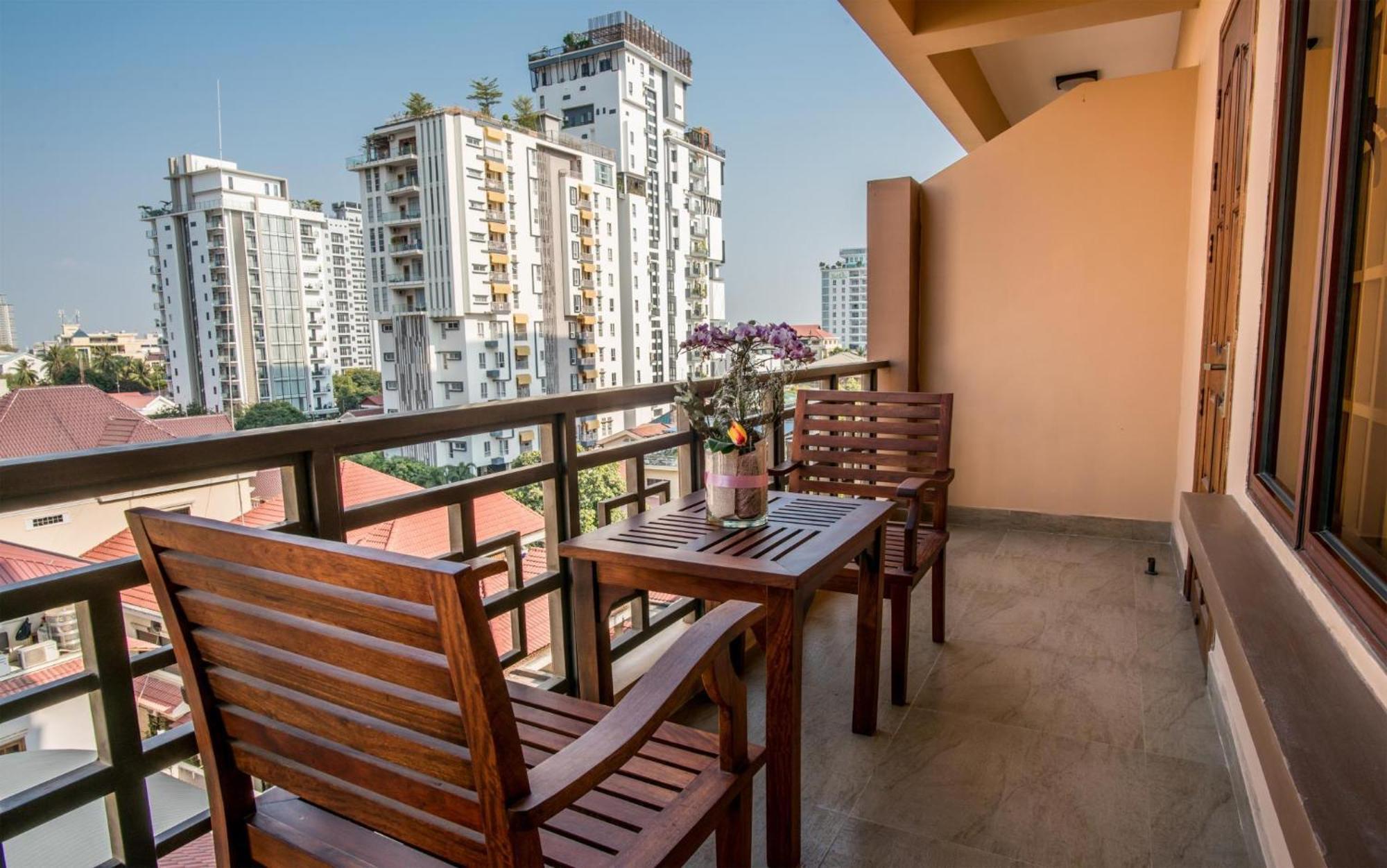 Hamptons Apartments Phnom Penh Exterior photo