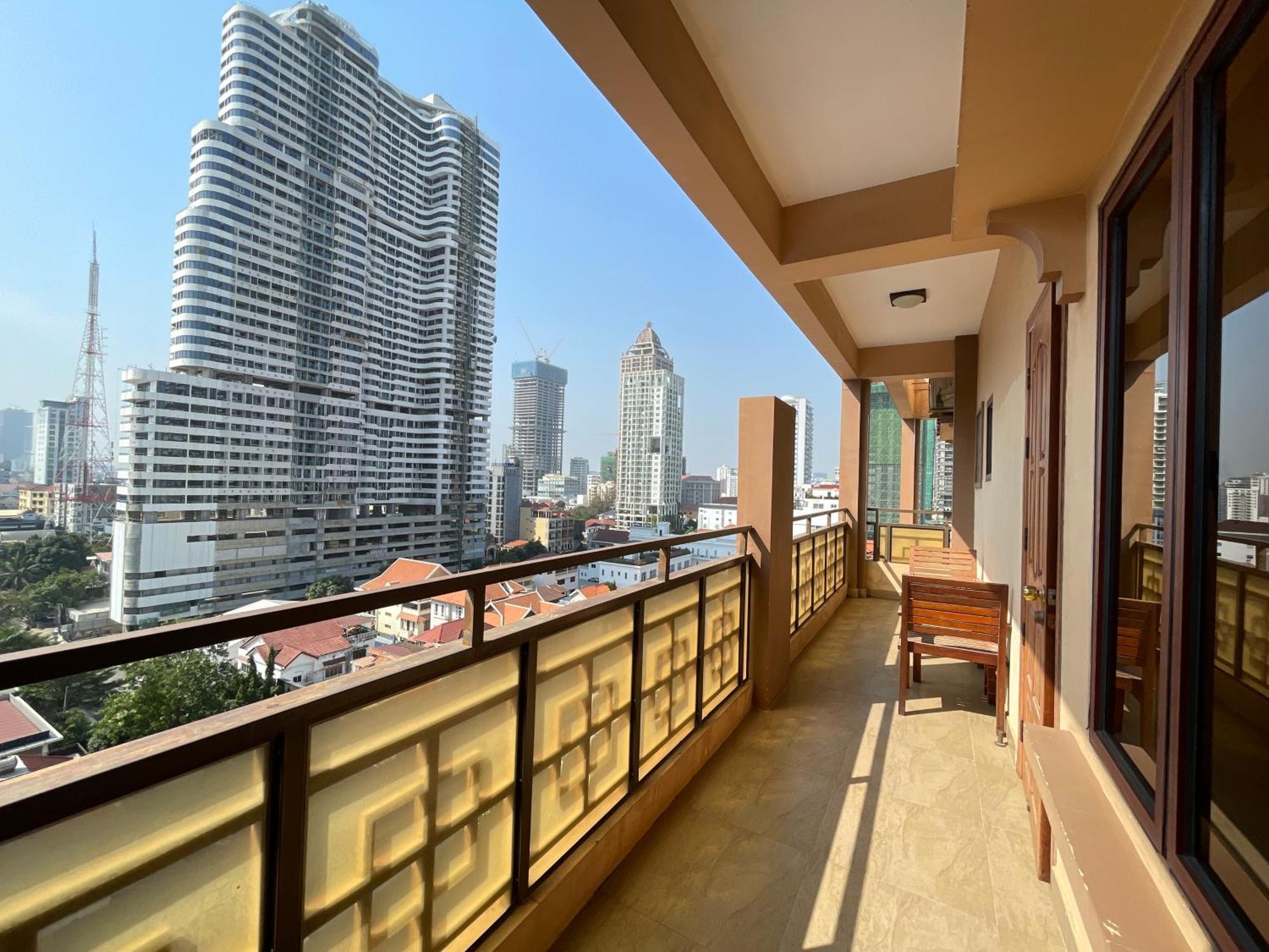 Hamptons Apartments Phnom Penh Exterior photo